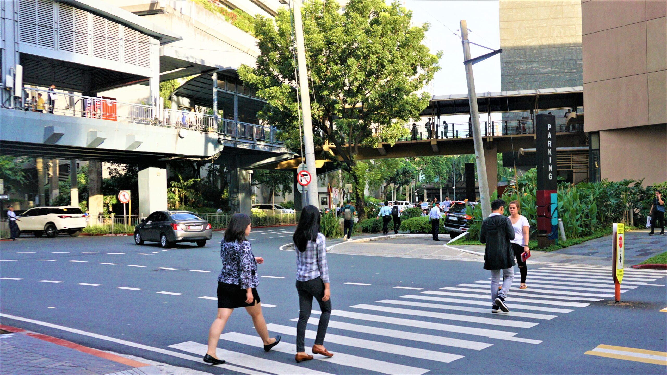 pedestrian mobility walkway makati scaled